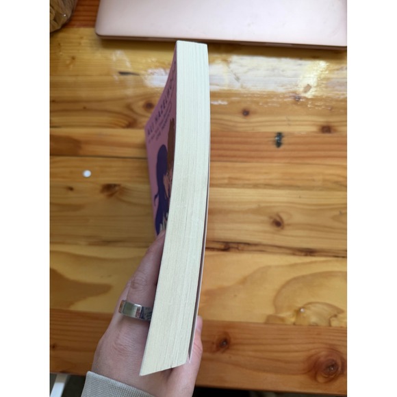 Not In Love by Ali Hazelwood – Paperback – Like New Condition - Picture 2 of 4